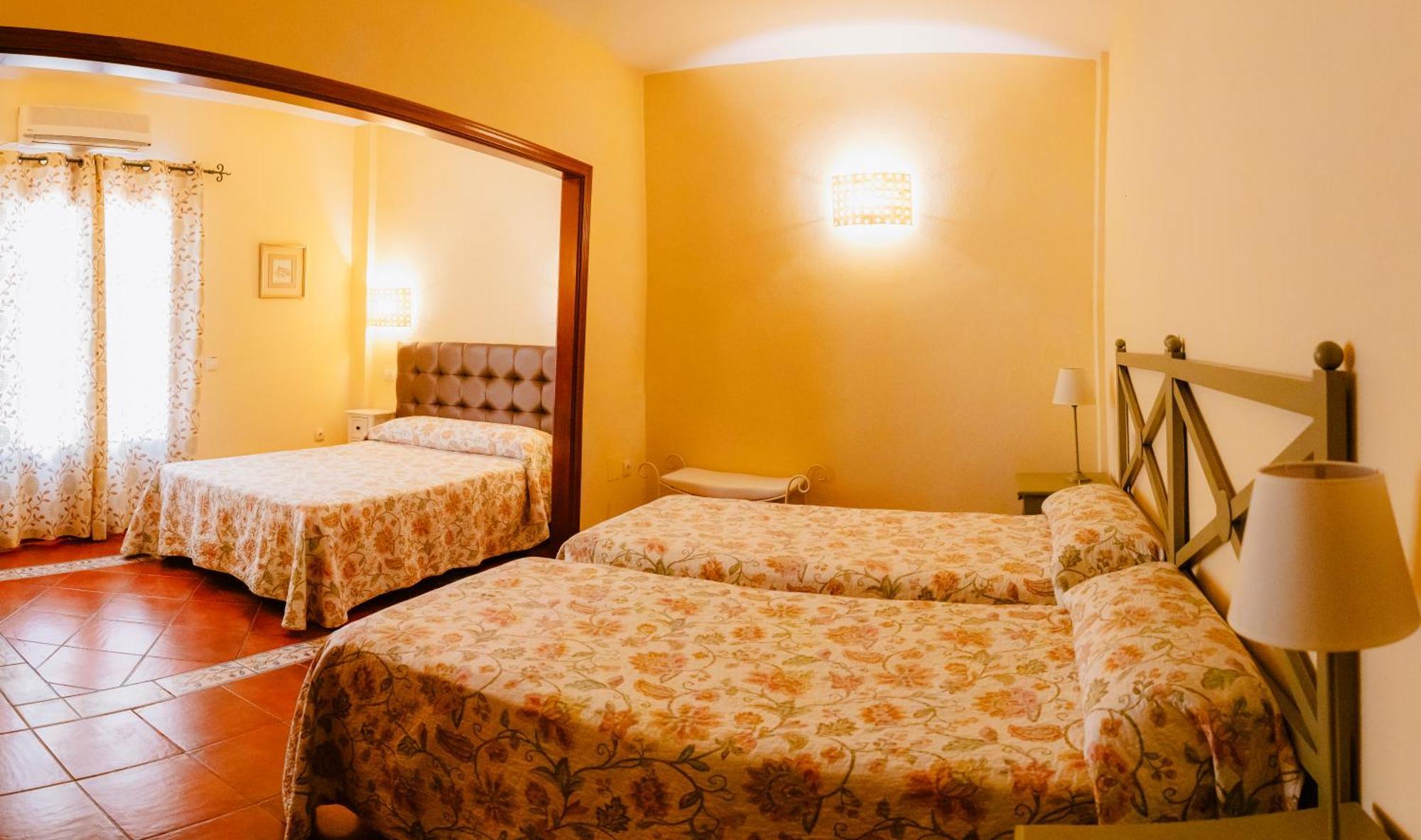 Escua Aparthotel Archidona Bagian luar foto