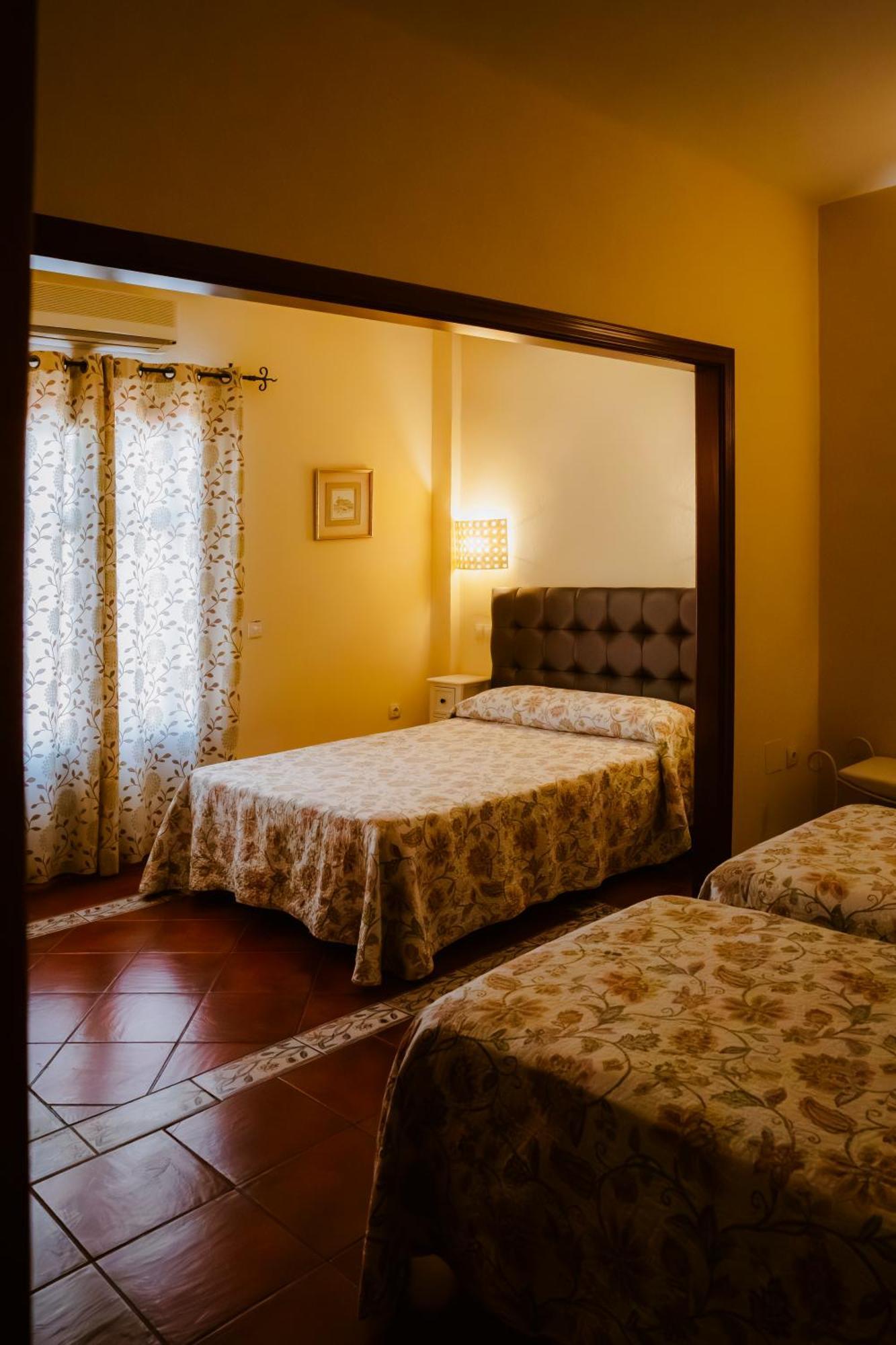 Escua Aparthotel Archidona Bagian luar foto