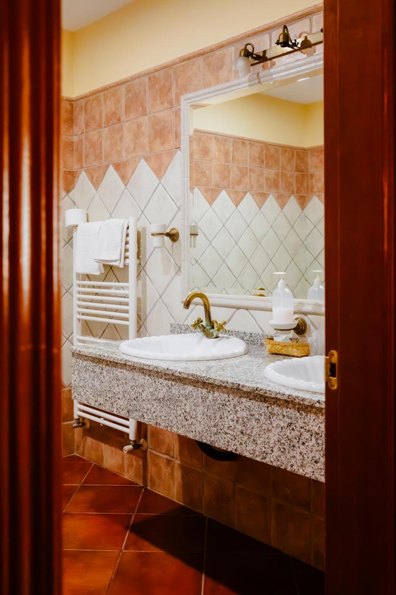 Escua Aparthotel Archidona Bagian luar foto