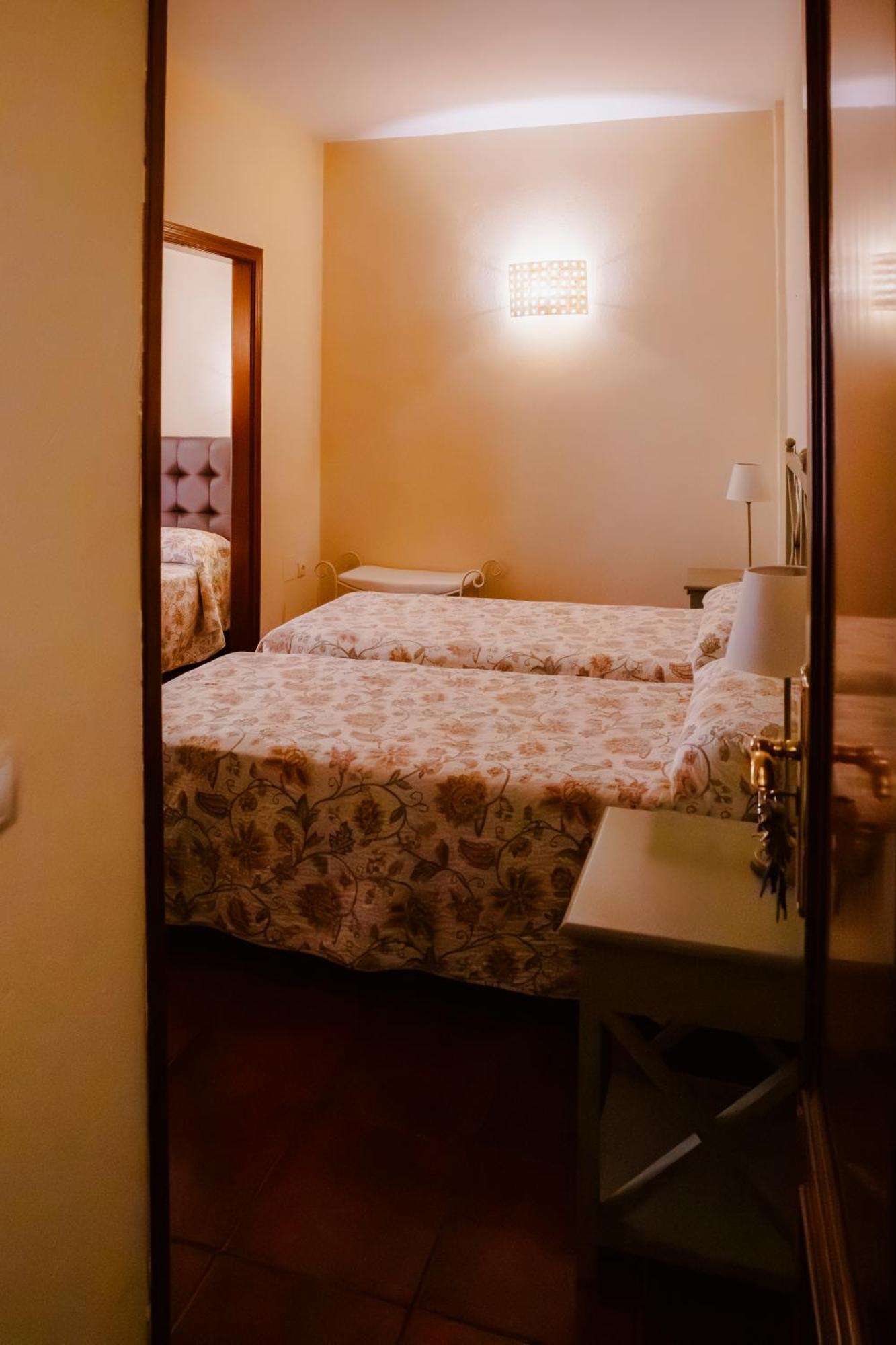 Escua Aparthotel Archidona Bagian luar foto