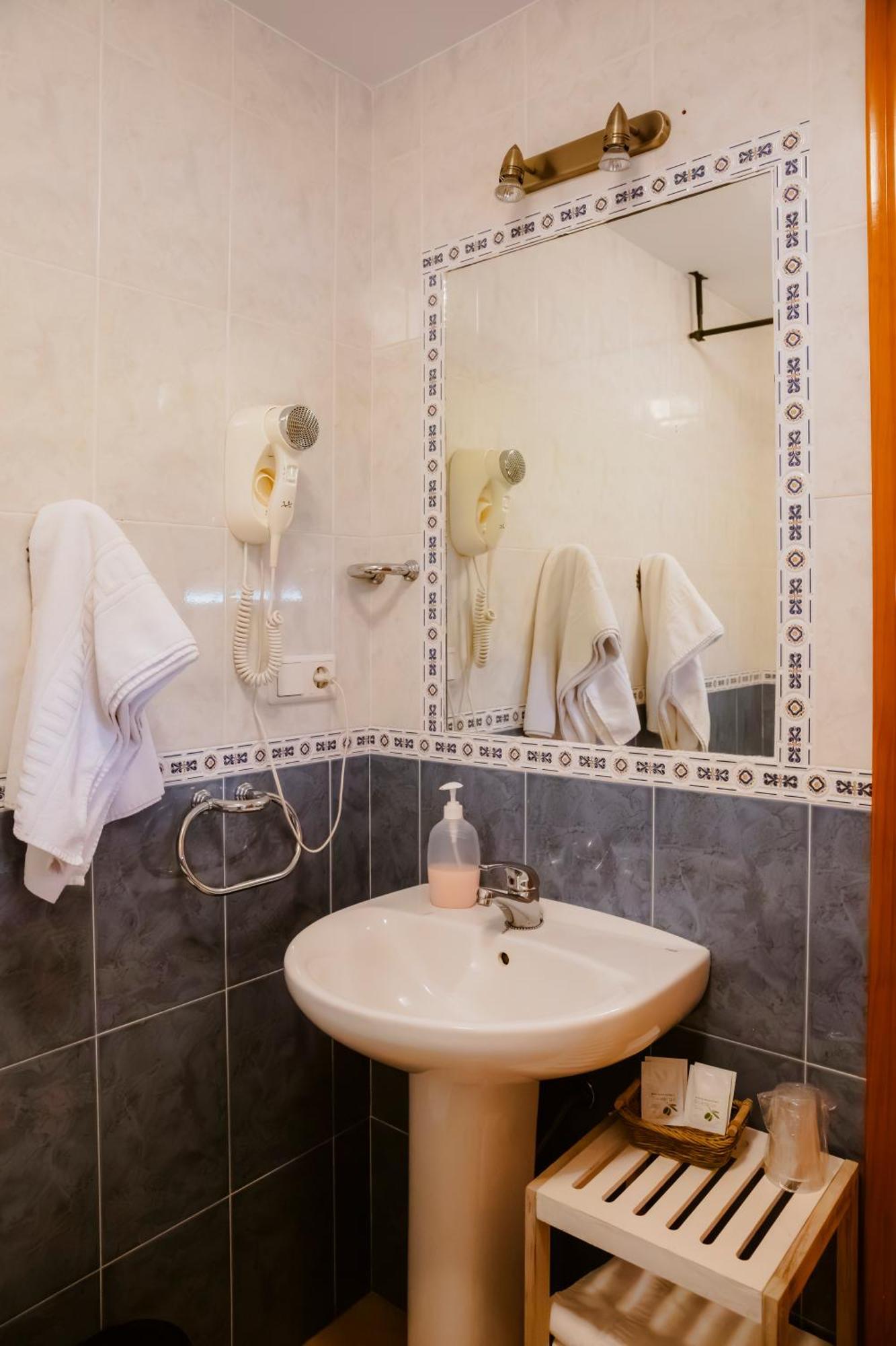 Escua Aparthotel Archidona Bagian luar foto